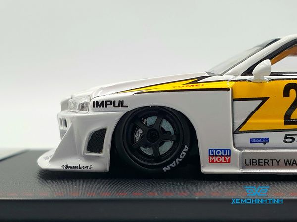 Xe Mô Hình Nissan Openable LBWK GTR ER34, white #23 1:64 Street Weapon ( Trắng Sọc Vàng )