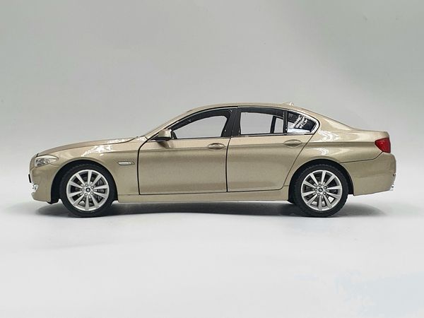 Xe Mô Hình Bmw 535I 1:24 Welly (Gold)