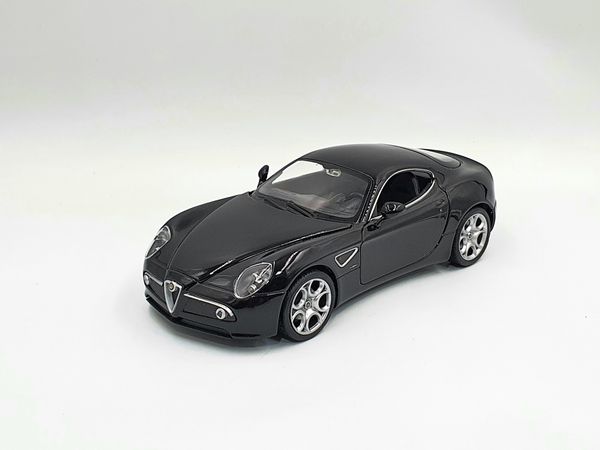 XE MÔ HÌNH ALFA ROMEO 8C COMPETIZIONE 1:24 WELLY (ĐEN)