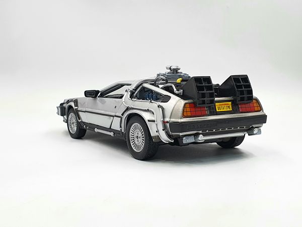 Xe Mô Hình Dmc Back To The Future Ii 1:24 Welly (Bạc)