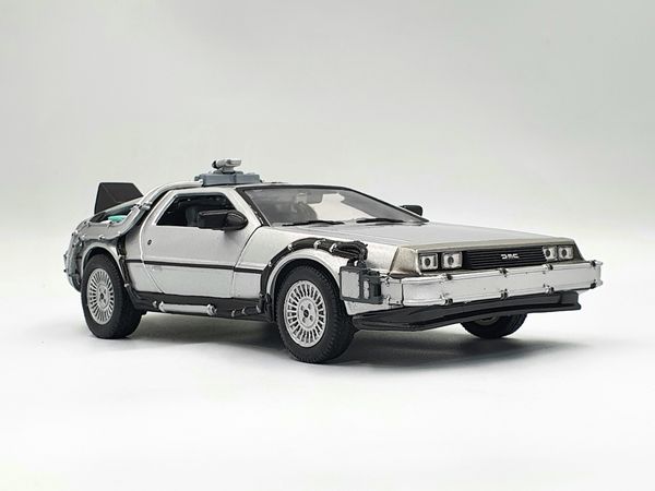 Xe Mô Hình Dmc Back To The Future Ii 1:24 Welly (Bạc)