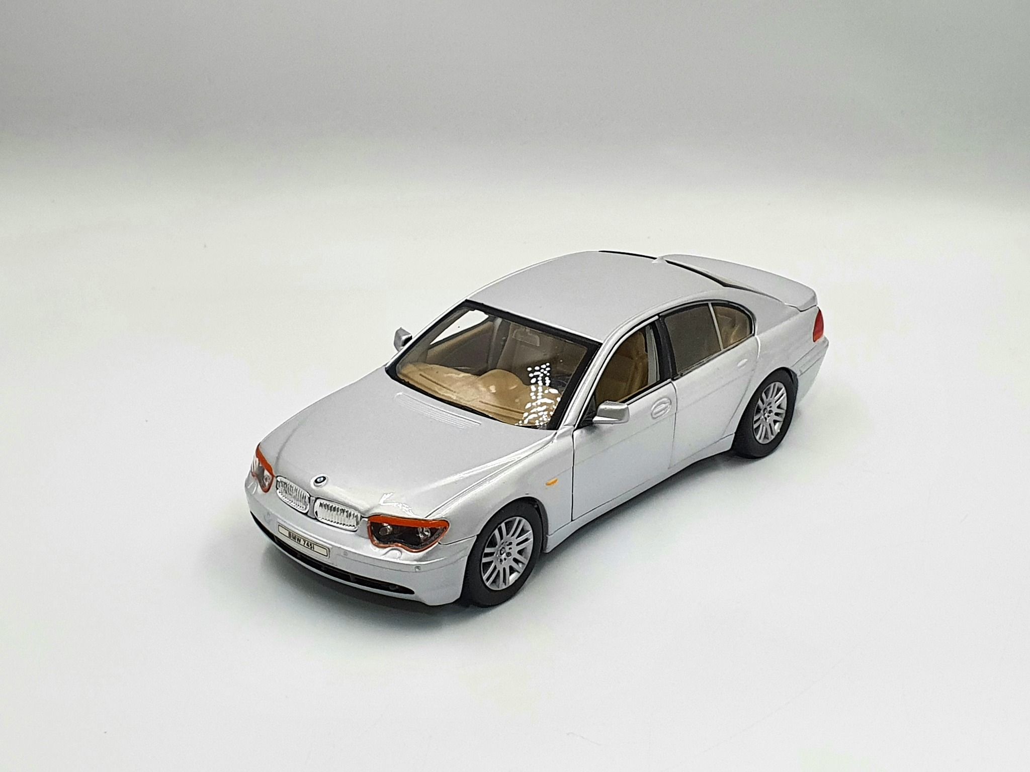 Giá lăn bánh 3 phiên bản BMW 7Series mới vừa bán ra tại Việt Nam là bao  nhiêu
