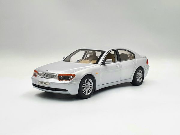 XE MÔ HÌNH BMW 745I 1:24 WELLY (BẠC)