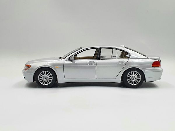 XE MÔ HÌNH BMW 745I 1:24 WELLY (BẠC)