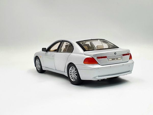 XE MÔ HÌNH BMW 745I 1:24 WELLY (BẠC)