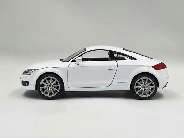 XE MÔ HÌNH AUDI TT COUPE 1:24 WELLY (TRẮNG)