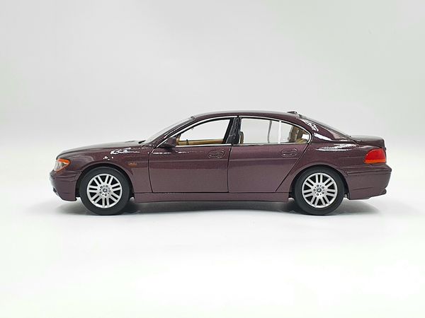 Xe Mô Hình Bmw 745I 1:24 Welly (Tím)