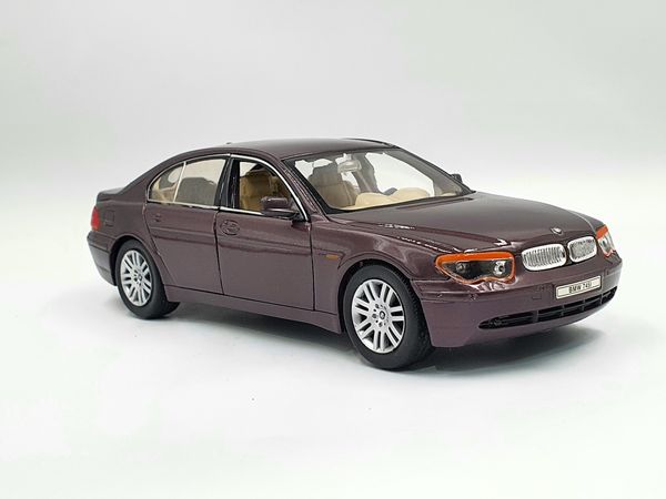 Xe Mô Hình Bmw 745I 1:24 Welly (Tím)