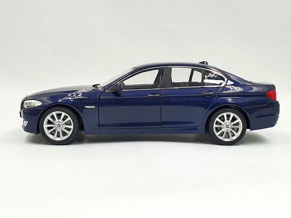 XE MÔ HÌNH BMW 535I 1:24 WELLY (XANH)