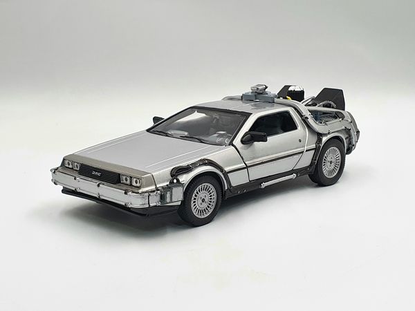 Xe Mô Hình Dmc Back To The Future I 1:24 Welly (Bạc)