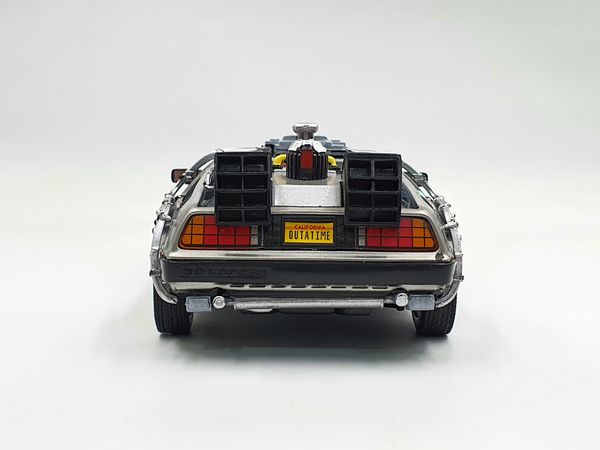 Xe Mô Hình Dmc Back To The Future I 1:24 Welly (Bạc)