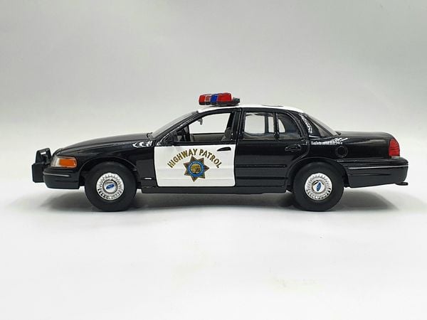 Xe Mô Hình Ford Crown Victoria Police 1:24 Welly