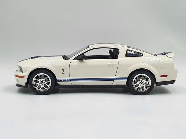 Xe Mô Hình Ford Shelby Cobra Gt500 2007 1:24 Welly (Trắng)