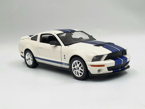 Xe Mô Hình Ford Shelby Cobra Gt500 2007 1:24 Welly (Trắng)