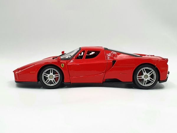 Xe Mô Hình Ferrari Enzo 1:24 Bburago (Đỏ)