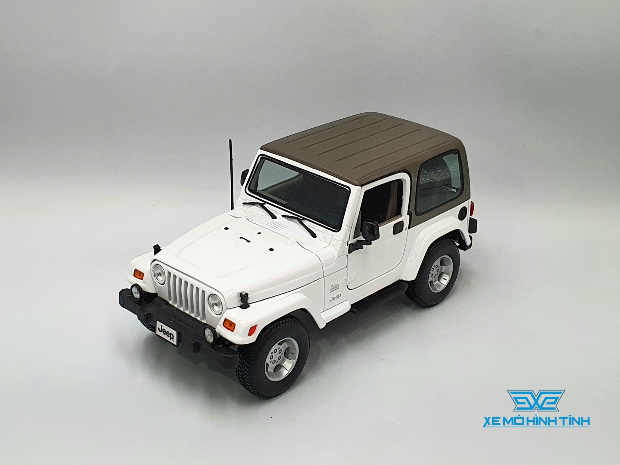 Xe Mô Hình Jeep Wrangler Sahara 1:18 Maisto (Trắng) – Shop Xe Mô Hình Tĩnh