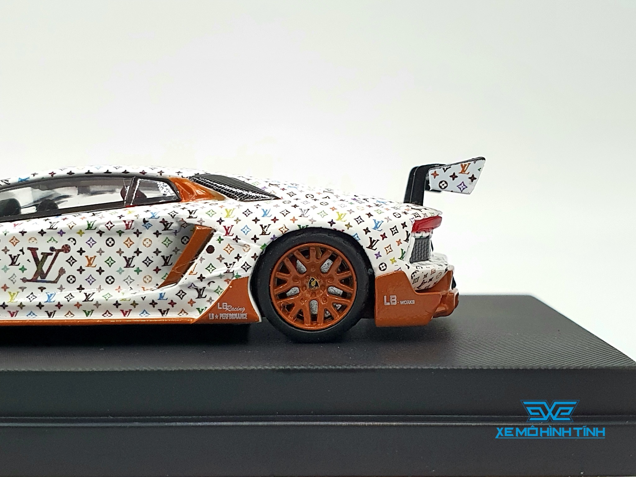 Lamborghini Aventador LP700-4 Liberty Walk 2.0 Louis Vuitton VV Model 1/18