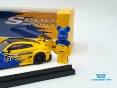 Xe Mô Hình Nissan GTR R35 Spoon Livery #95 + BearBrick 1:64 Space Model ( Vàng )