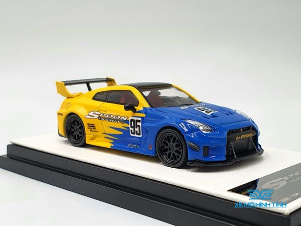 Xe Mô Hình Nissan GTR R35 Spoon Livery #95 + BearBrick 1:64 Space Model ( Vàng )