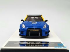 Xe Mô Hình Nissan GTR R35 Spoon Livery #95 + BearBrick 1:64 Space Model ( Vàng )