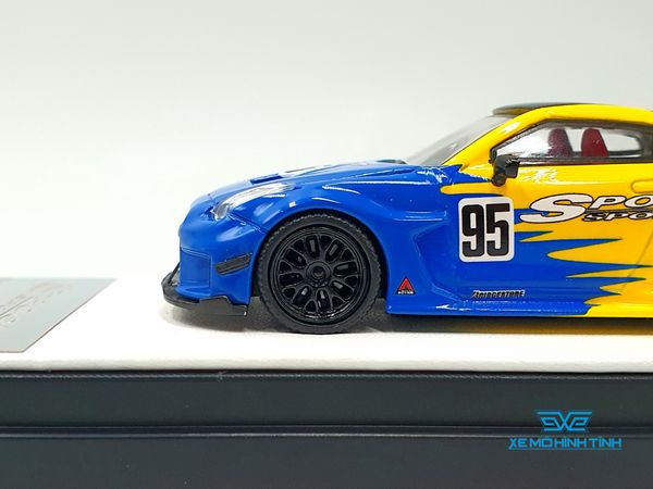 Xe Mô Hình Nissan GTR R35 Spoon Livery #95 + BearBrick 1:64 Space Model ( Vàng )