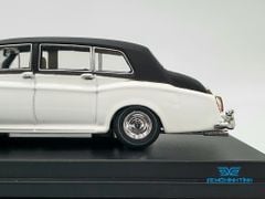 Xe Mô Hình Rolls-Royce Phantom VI 1:64 DCM ( Trắng Mui Đen )