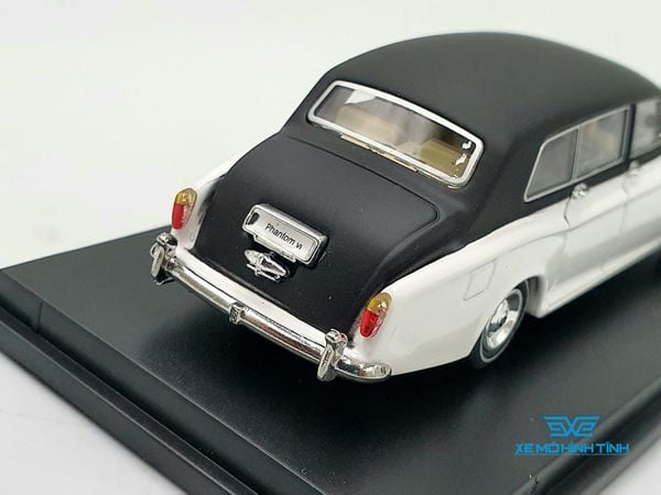 Xe Mô Hình Rolls-Royce Phantom VI 1:64 DCM ( Trắng Mui Đen )