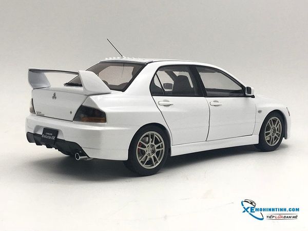 Xe Mô Hình Mitsubishi Lancer Evolution IX 1:18 Super A ( Trắng )