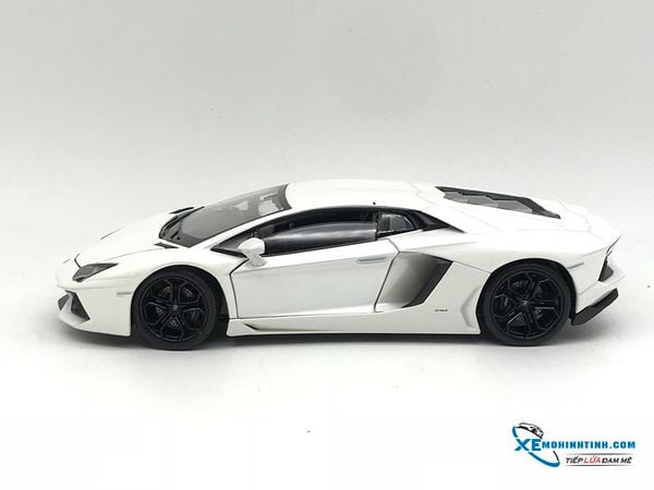 Xe Mô Hình Lamborghini Aventador Lp700-4 1:24 Welly ( Trắng )