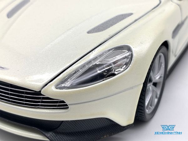 Xe Mô Hình Aston Martin Vanquish 1:24 Welly ( Trắng )