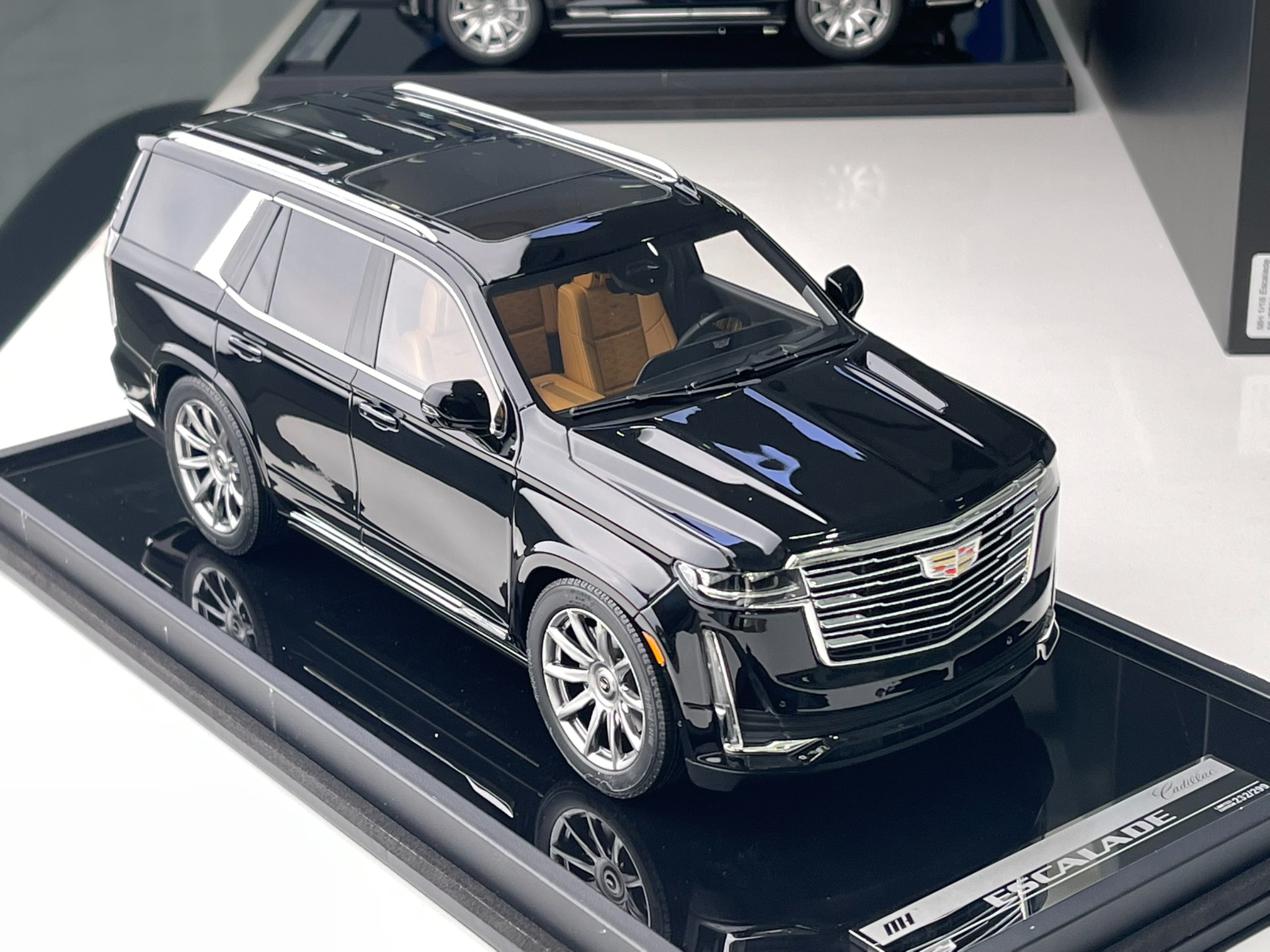 Mô hình xe ô tô Cadillac Escalade Black 136 Welly  banmohinhtinhcom