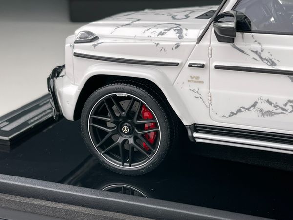 Xe Mô Hình Mercedes Benz G63 AMG 2019 Limited 66 1:18 Motorhelix ( Trắng Hoa Văn )