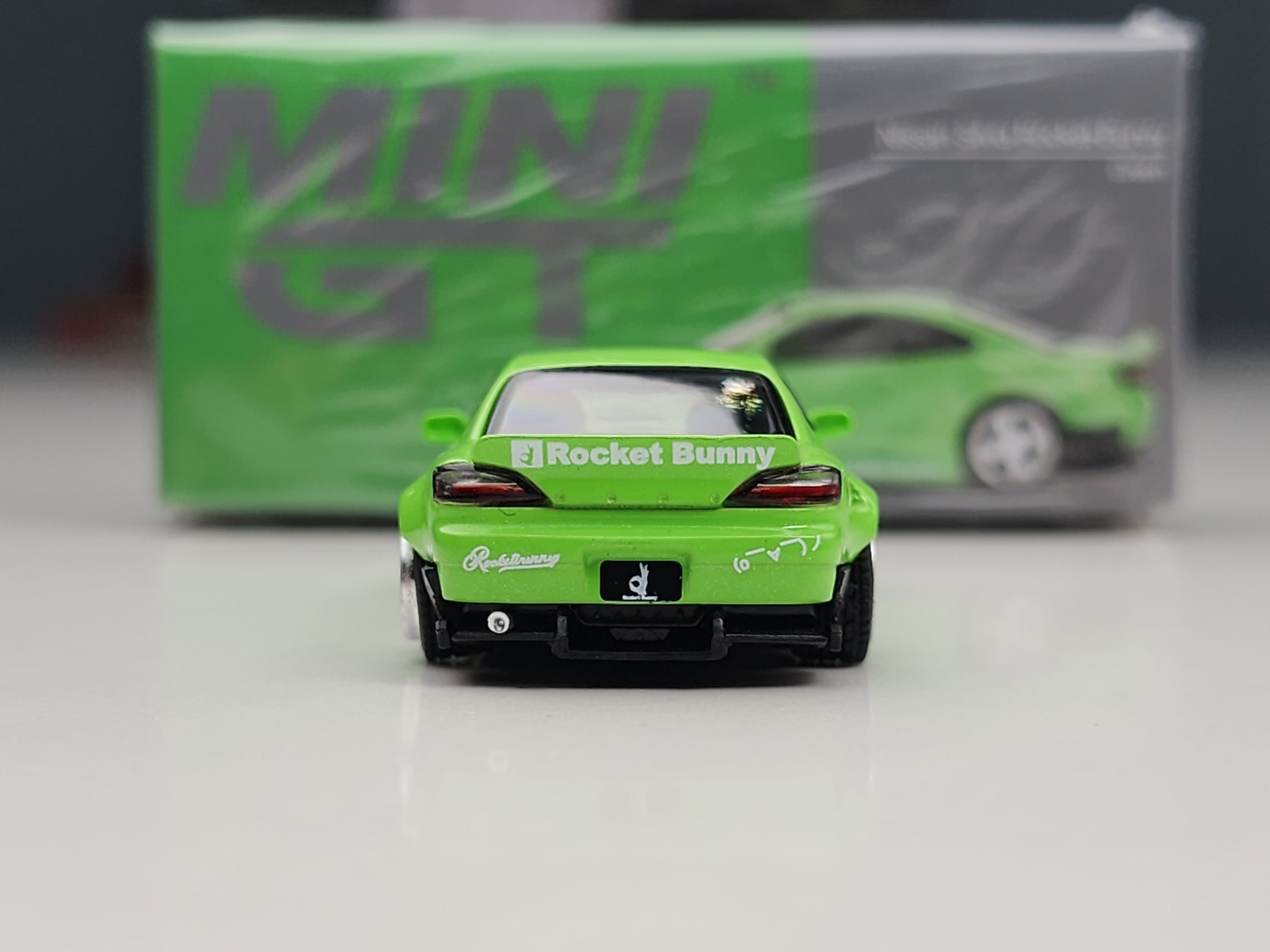 Xe Mô Hình Nissan Silvia (S15) Rocket Bunny 1:64 MINIGT ( Green