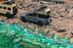 Xe Mô Hình Toyota Hilux Grey 1:64 Tarmac Works