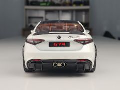 Xe mô hình Alfa Romeo Glulia Gta - Blanco Trofeo - 2022 1:18 Solido (Trắng)