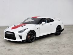 Xe Mô Hình Nissan GT-R(R35) 50th AnniVersary 1:18 MotorHelix (Brilliant Pear White)