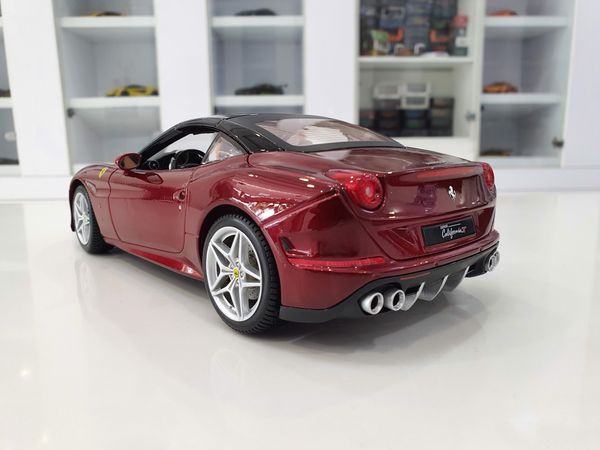 XE MÔ HÌNH FERRARI CALIFORNIA T 1:18 CLOSE TOP BBURAGO (SIGNATURE SERIES)