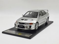 XE MÔ HÌNH Mitsubishi Lance Evolution V 1:18 TarmacWorks (BẠC)