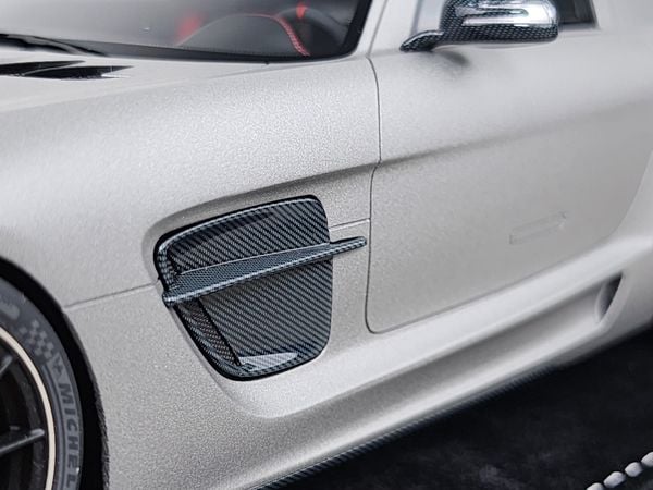 Xe Mô Hình Mercedes-Benz SL Black Series 1:18 HH Model ( Grey )