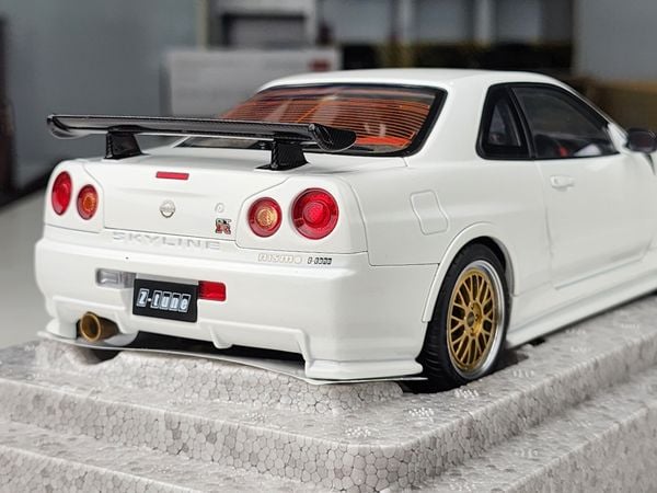 Xe mô hình Nissan Nismo R34 GT-R Z-Tune 1:18 Mortor Helix ( Trắng )