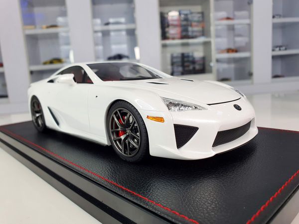 Xe Mô Hình Lexus LFA 2012 1:18 IVY Model (Trắng)