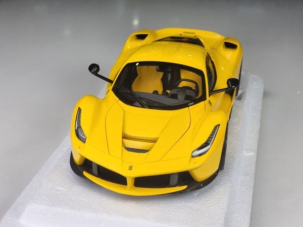 Xe Mô Hình Ferrari LaFerrari 1:18 BBR Models ( Vàng )