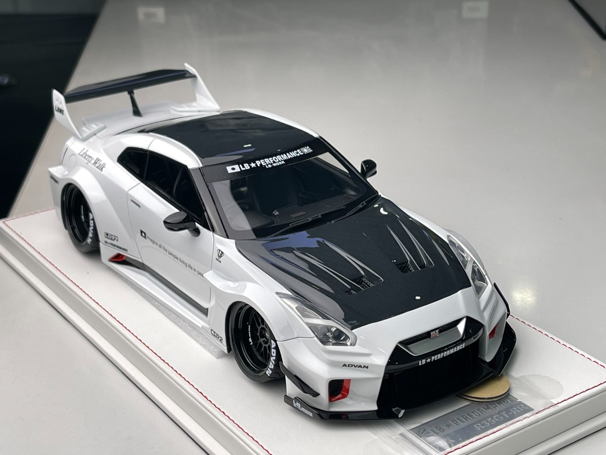 Mô hình xe ô tô NISSAN GTR  132