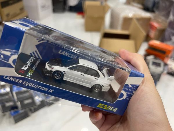 Xe Mô Hình Mitsubishi Lancer Evolution IX 1:64 EV64 ( Trắng )