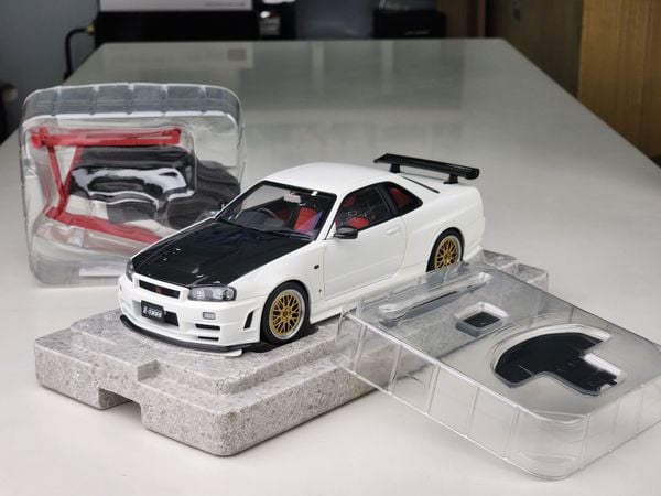 Xe mô hình Nissan Nismo R34 GT-R Z-Tune 1:18 Mortor Helix ( Trắng )