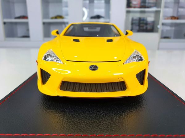 Xe Mô Hình Lexus LFA 2012 1:18 IVY Model (Vàng)