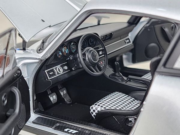 Xe Mô Hình RUF CTR AnniVersary 2017 1:18 Almost Real (GT Silver)