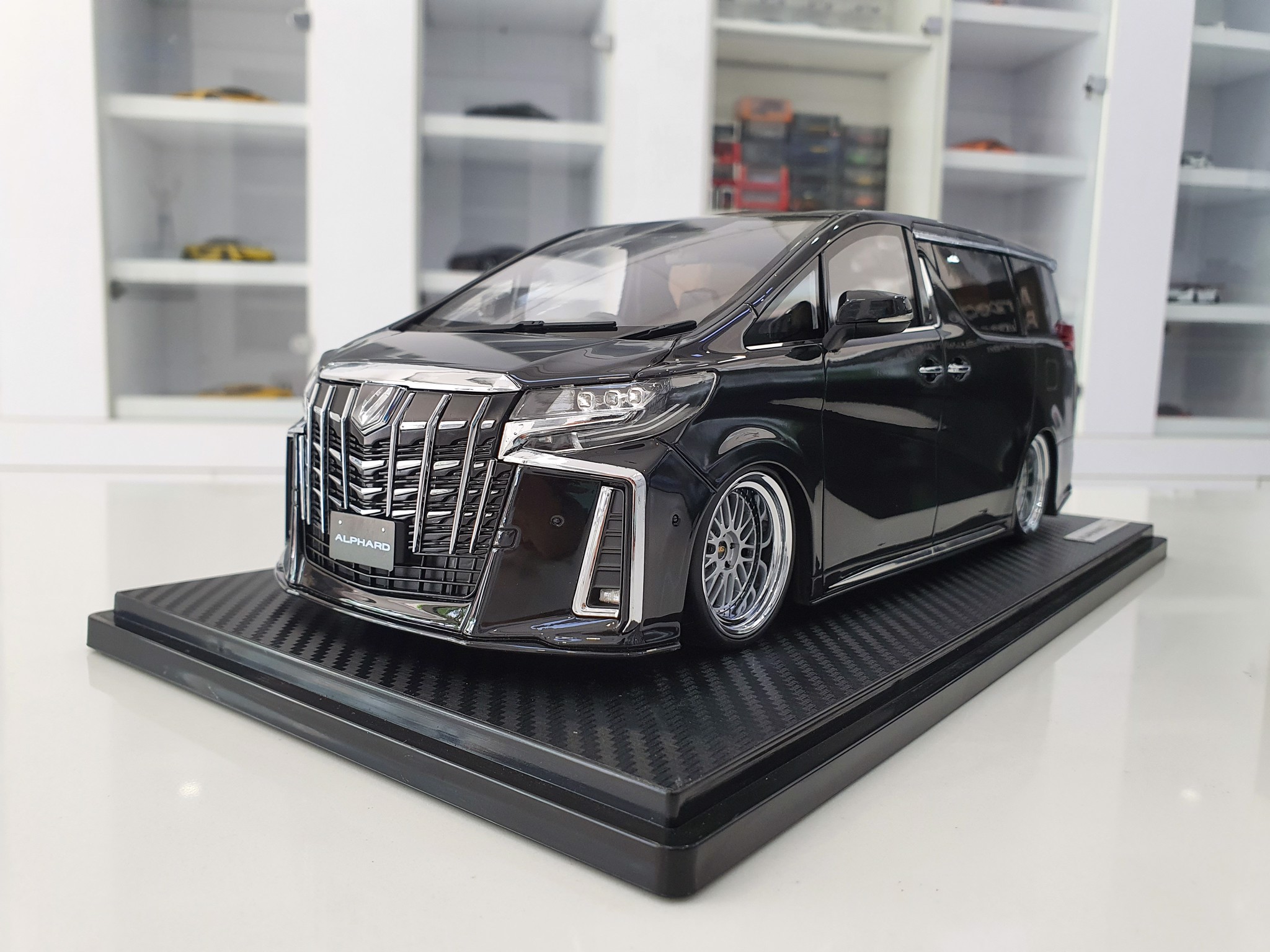 Toyota Alphard (H30W) Executive Lounge S Black 1:18 Ignition Toyota Alphard (H30W) Executive Lounge S Black 1:18 Ignition