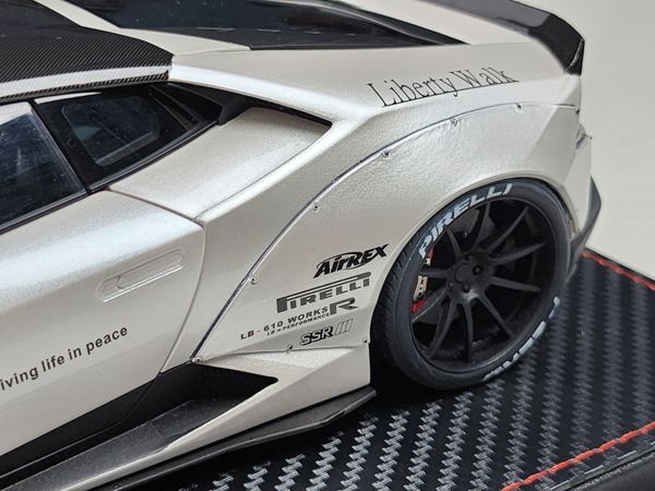 XE MÔ HÌNH LAMBORGHINI HURACAN LB 1:18 ACM (BẠC)