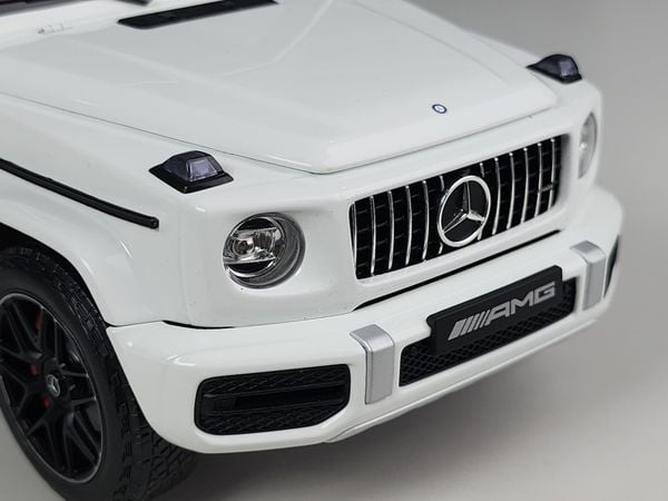 Xe Mô Hình Mercedes-Benz AMG G63 2018 1:18 Minichamp ( Trắng )